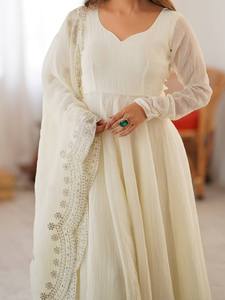 Traje Anarkali de seda Fandy de diseñador, 4.5m, con bordado de lentejuelas, completamente cosido, listo para usar, conjunto de vestido y pantalón. - Product Image 2