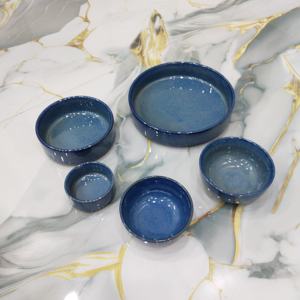 Collection de vaisselle élégante en porcelaine bleue avec bols coordonnés, plat de service, cuisine sophistiquée pour restaurants ou hôtels - Product Image 4
