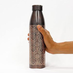 Botella de Agua de Cobre Antigua de Lujo con Grabado Floral, Botella Metálica Hecha a Mano para Hogar, Oficina, Viajes y Regalos - Product Image 4