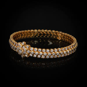 กำไลข้อมือ AMBER JEWELS T-917 แบบ unisex ชุบทอง 18K ประดับด้วยหินธรรมชาติทรงเหลี่ยมเจียระไนแบบ Brilliant Cut ตัวเรือนลายดอกไม้ ดีไซน์คลาสสิกแบบโซ่เชื่อม - Product Image 3