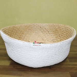Panier en osier de feuille de palmier tissé à la main, organisateur de rangement décoratif naturel avec poignées pour le salon - Product Image 2