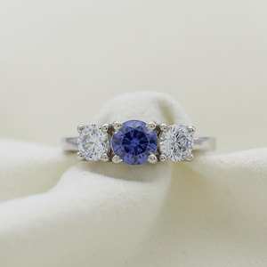 Anillo de compromiso de tres piedras de tanzanita, anillo de plata de ley con piedra preciosa azul, anillo de boda con piedra de nacimiento de diciembre para mujer - Product Image 1