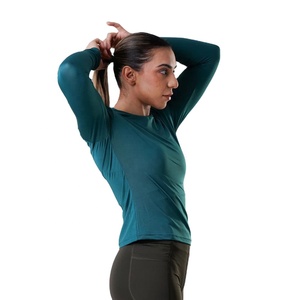 Camiseta larga de entrenamiento para mujer, top deportivo de tela suave diseñado para entrenamiento en el gimnasio, correr, sesiones de yoga y uso informal - Product Image 1