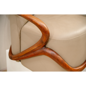 Silla de Acento de Madera de Nogal de Lujo, Tapizada en Cuero con Reposabrazos de Madera Sólida para Sala de Estar, Recepción, Muebles de Hotel PISANO - Product Image 3