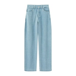 Ensemble de costume en jean pour femme de luxe, qualité internationale, sur mesure, avec blazer et short à boutons dorés, vente en gros - Product Image 3