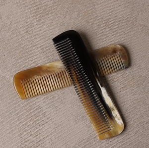 Peine de cuerno de búfalo de tamaño mediano, 2 piezas, artesanía natural, la mejor calidad y para regalos, peine de cuerno de búfalo usado. - Product Image 1