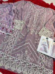 ชุดส่าหรีงานปักผ้าฝ้ายคุณภาพเยี่ยมหลากหลายแบบใหม่ พร้อมผ้าคลุมไหล่ สำหรับเทศกาล  ช้อปปิ้งออนไลน์อินเดีย - Product Image 2