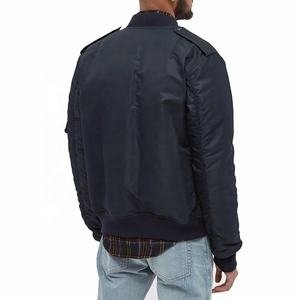 Chaqueta de Piloto de Nylon Acolchada Negra de Alta Calidad con Logotipo Personalizado al por Mayor para Hombre - Product Image 2