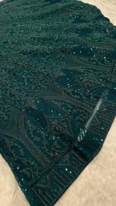Lehenga verde de diseñador con bordado de hilo y lentejuelas, blusa sin coser y dupatta de malla con bordado de hilo y lentejuelas de seda. - Product Image 6