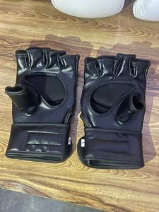 Gants de boxe MMA personnalisés 8OZ avec logo imprimé, en PU, fermeture auto-agrippante, unisexe, pour entraînement et sparring sur sac de frappe lourd - Product Image 4