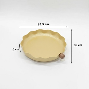Bandeja Redonda de Metal de Diseño Moderno con Borde Festoneado y Asa de Madera para Decoración de Mesa de Boda, Utensilios de Cocina, en Oferta - Product Image 2