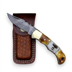 Cuchillos Plegables de Caza con Hoja con Patrón Damasco, Mango de Madera Hecho a Mano con Refuerzo Metálico, Filo Afilado para Camping, Senderismo y Actividades al Aire Libre - Product Image 1