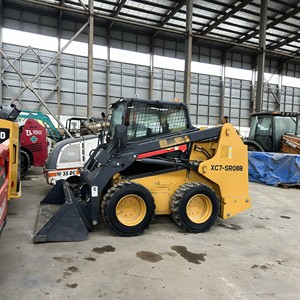 Chargeuse compacte sur roues robuste XC7-SR08B avec pompe PLC et boîte de vitesses, garantie 1 an pour les travaux municipaux et agricoles - Product Image 2