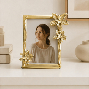 Cadre photo en métal doré avec accents floraux, élégant cadre photo de table pour fleurs, style moderne, cadre décoratif en métal, vente en gros - Product Image 2