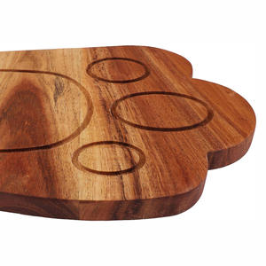 Planche à découper en bois d'acacia en forme de patte de lapin pour servir de la charcuterie Plateau de Pâques Aliments et collations dans la cuisine - Product Image 2