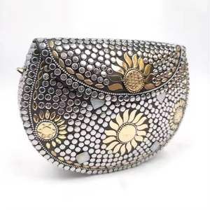 Bolso de Hombro Artesanal de Latón con Tachuelas y Madreperla, Marca God Grace Craft, Opción de Logotipo Personalizado, Elegante Bolso para Bodas y Fiestas - Product Image 5