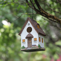 Nichoir décoratif suspendu en résine, style chalet, pour jardin, patio, cour et pelouse