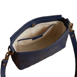 Bolso Bandolera de Cuero Azul Marino Hecho a Mano Royaa, Bolso de Hombro Estructurado Minimalista, Bolso Bandolera de Cuero Azul Marroquí Hecho a Mano - Product Image 4