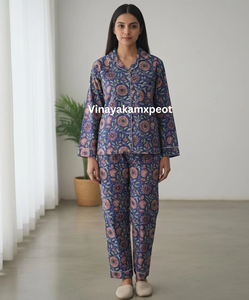 Ensemble de pyjama d'été élégant en coton imprimé à la main pour femme, motif floral, col cranté, coupe décontractée, long - Product Image 5