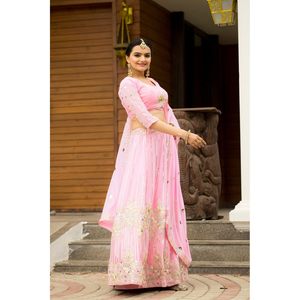 RICH LOOK GEORGETTE SÉQUENCE CODAGE DORI BRODERIE TRAVAIL LEHENGA CHOLI AVEC DUPATTA BÉBÉ ROSE - Product Image 4