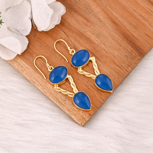 Boucles d'oreilles pendantes en laiton plaqué or avec pierre précieuse calcédoine bleue naturelle, bijoux faits à la main pour femmes - Product Image 3
