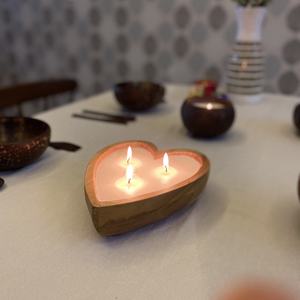 Venta al por mayor de cuenco de vela de corazón de madera de acacia natural bohemio tallado a mano para decoración del hogar, regalos de San Valentín de Vietnam - Product Image 5