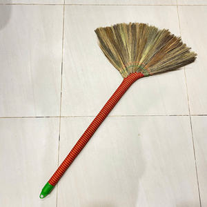 ไม้กวาดหญ้าธรรมชาติคุณภาพสูงพร้อมด้ามจับพลาสติกสำหรับทำความสะอาดบ้านและนอกบ้าน - Product Image 1