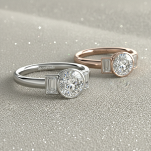 Bague de fiançailles Stonewels en diamant de laboratoire à trois pierres, taille ronde, sertie clos, pierres latérales baguette droites, or 14 carats, certifiée - Product Image 2