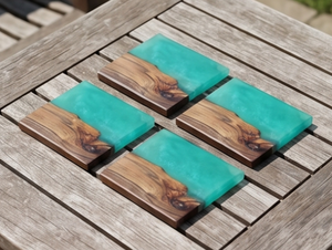 Posavasos moderno de resina de nogal, forma rectangular, madera y resina turquesa, antideslizante, para el hogar y como accesorio de mesa. - Product Image 6