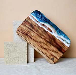 Tabla de charcutería de resina con diseño de olas oceánicas, tabla de servir queso de madera, tabla de cortar de epoxi hecha a mano con diseño de playa, tabla de cortar de madera. - Product Image 3
