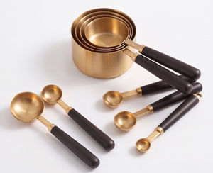 Ensemble élégant de tasses et cuillères à mesurer dorées avec poignées noires, outils de mesure en métal résistants à la chaleur pour la cuisine et la pâtisserie - Product Image 5