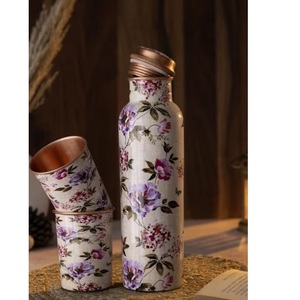 Bouteille d'eau ayurvédique en cuivre pur, personnalisée, finition émail, style floral, prix de gros - Product Image 5