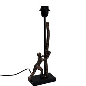 Base de lampe de table en bronze antique avec figurine d'homme grimpeur - Lampe de bureau industrielle en résine - Support de lampe de chevet décoratif sculptural 15 pouces - Product Image 1