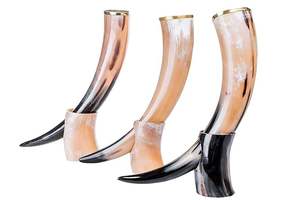 Soporte para Cuerno Vikingo Artesanal, Taza de Cerveza Hecha a Mano, Grado Alimenticio, Cuerno de Buey Genuino Único con Acabado Natural Brillante - Product Image 2