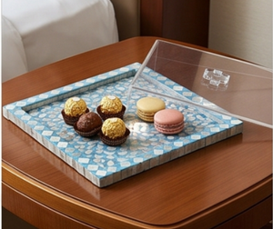 Plateau de service en chocolat bleu à motif géométrique de qualité supérieure avec couvercle transparent, design élégant pour usage résidentiel, sans danger pour les aliments - Product Image 1