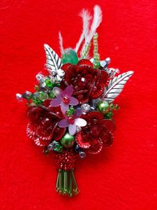 Broche de Diseño Hecho a Mano con Bordado de Perlas y Cuentas de Cristal, Broche Artesanal con Cuentas Bordadas - Product Image 6