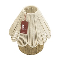Lampe de table en rotin tissée à la main charmante et rustique, durabilité en forme de fleur d'abat-jour et vente en gros unique