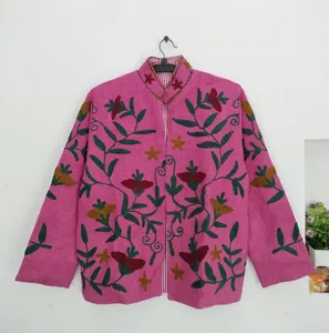 Chaqueta Corta de Algodón Bordada en Rosa Vibrante para Mujer, Diseño Bohemio con Estampado Floral Botánico, Abertura Frontal - Product Image 1