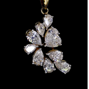Pendentif en diamant de laboratoire en forme de grappe florale avec pierres en forme de poire et rondes, collier plaqué or rhodié 18 carats pour un usage quotidien et des occasions spéciales - Product Image 1