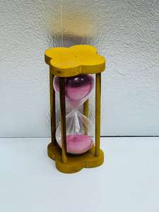 Sablier en bois fait main de 9 pouces avec sable rose |   Décoration de table rustique avec motif croix d'ange pour Noël et anniversaires - Product Image 5