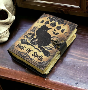 Journal artisanal de haute qualité avec bordure festonnée vintage, impression Grimoire-Wiccan 'Little Witch Cat', couverture rigide en cuir, 120 feuilles - Product Image 2