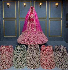 Lehenga de Terciopelo para Novia, Estilo FULL Heavy Work, NUEVO BIG FLAIR, Certificado, Verificado, Venta al por Mayor, Éxito de Ventas - Product Image 3