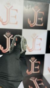 นาฬิกาโมอิสซาไนต์ 48.25 กะรัต ดีไซน์หรูหราทันสมัย สายสแตนเลส ตัวเรือนสเตนเลสสตีล  หน้าปัดผสมแบบดิจิตอลและเข็ม  กระจกกันน้ำ - Product Image 3