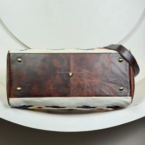 Fabricant de sacs polochons tendance en cuir aztèque à grande selle Sac de voyage en cuir véritable pour sacs de nuit de week-end unisexe - Product Image 5