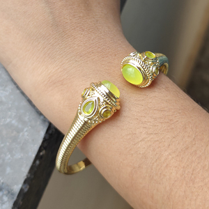 กำไลข้อมือเปิดปรับได้ชุบทอง 18k ทองเหลืองแท้ ประดับหยกเพรนไนต์และแคลซิโดนี ดีไซน์คลาสสิกสำหรับงานหมั้น ขายดี - Product Image 1