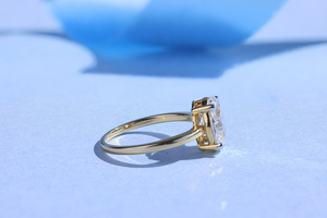 Bague de fiançailles en or 14 ct poussière d'étoile prix bon marché laboratoire cultivé ovale coupe solitaire réglage écologique design intemporel pour les mariages - Product Image 2