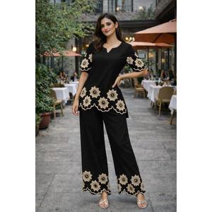 Hermoso Trabajo de Bordado con Hilo sobre Tela Premium para Salwar Kameez de Mujer, Ropa Moderna para Fiestas, Secado Rápido - Product Image 1