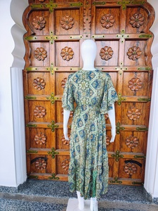 Robe longue décontractée pour femme, style vintage, simple, écologique, respirante, infroissable, à volants, tissée, taille naturelle, col en V, à volants légers - Product Image 3