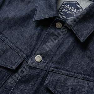 แจ็คเก็ตเดนิมระดับไฮเอนด์ ยูนิเซ็กส์ คลาสสิค สไตล์ทรัคเกอร์ ผ้าฝ้ายฟอกสี กระดุมโลหะแบบสั่งทำ แฟชั่นสตรีท รับผลิตตามแบบ OEM จากโรงงานโดยตรง - Product Image 4