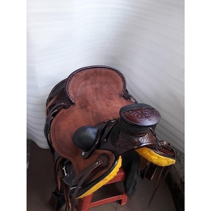 Silla de Montar Occidental de Cuero Genuino Premium Personalizada para Caballo con Detalles Metálicos Decorativos y Correas de Estribo OEM - Product Image 2